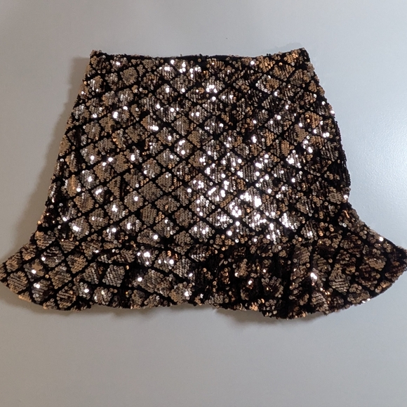 Forever 21 Dresses & Skirts - Forever 21 Sequin Mini Skirt Rose Gold Frill Hem Size S  Club Wear Party NEW
